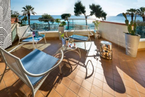 Отель Luxury Beachfront Apartment Taormina Pool and Parking, Таормина